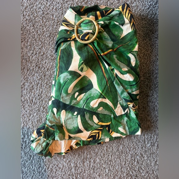 Farm Rio Shorts - Women’s Medium - Picture 4 of 7